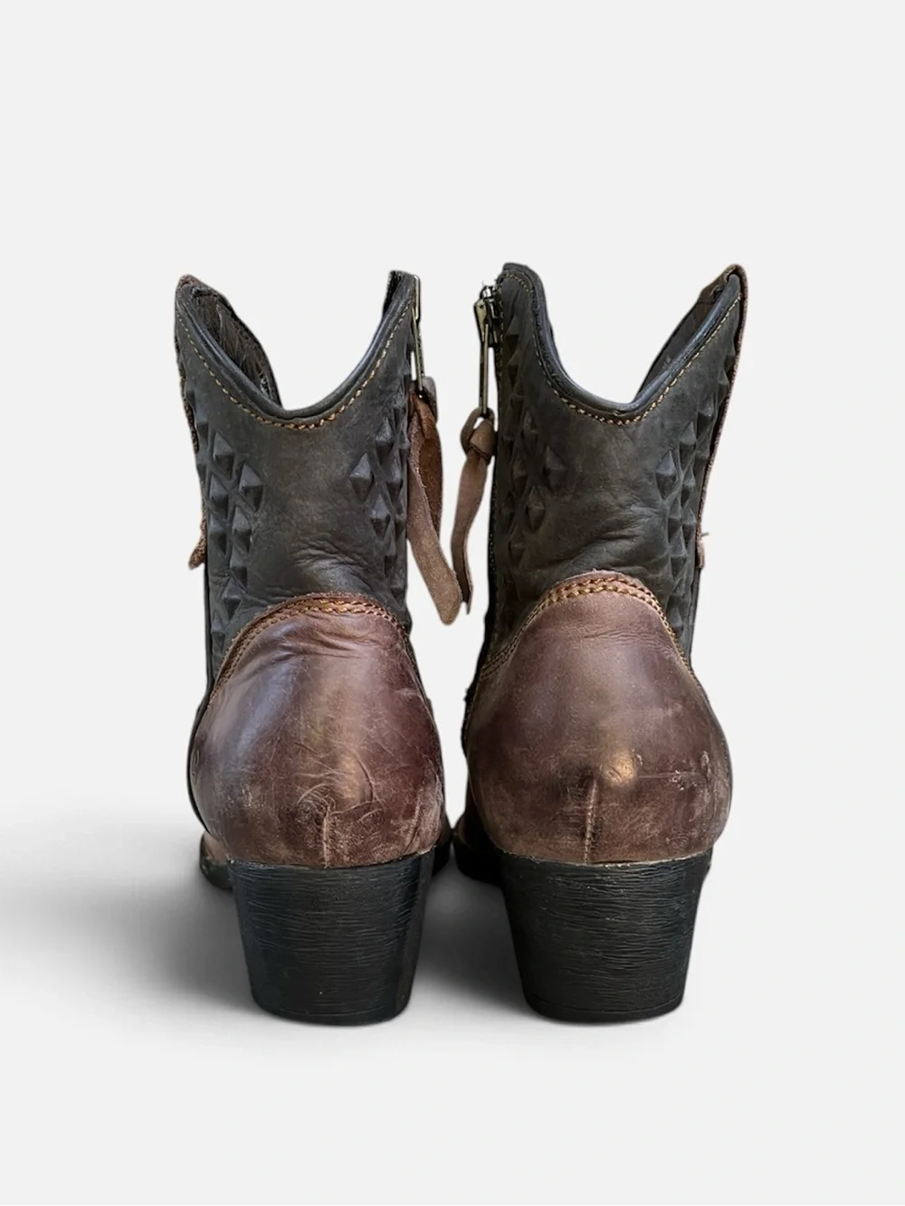 Børn 'Jin' Distressed Leather Studded Western Cowboy Ankle Boot Two-tone Sz 7.5